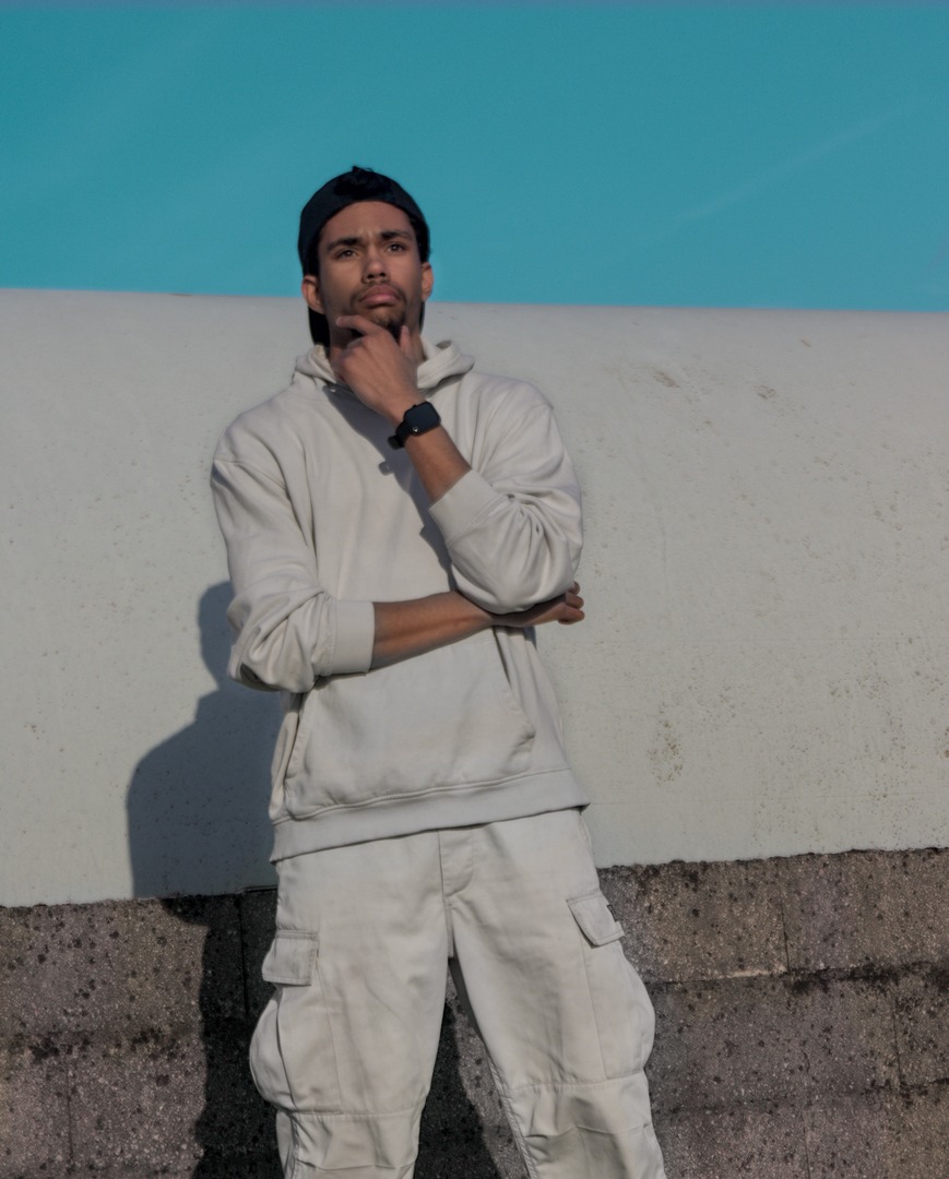 Profil de Mouadh, 25 ans, Libertine à Marnach